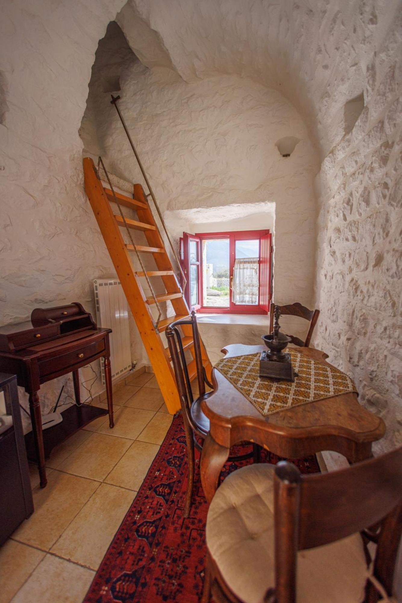 Lithos Traditional Tower Apartment