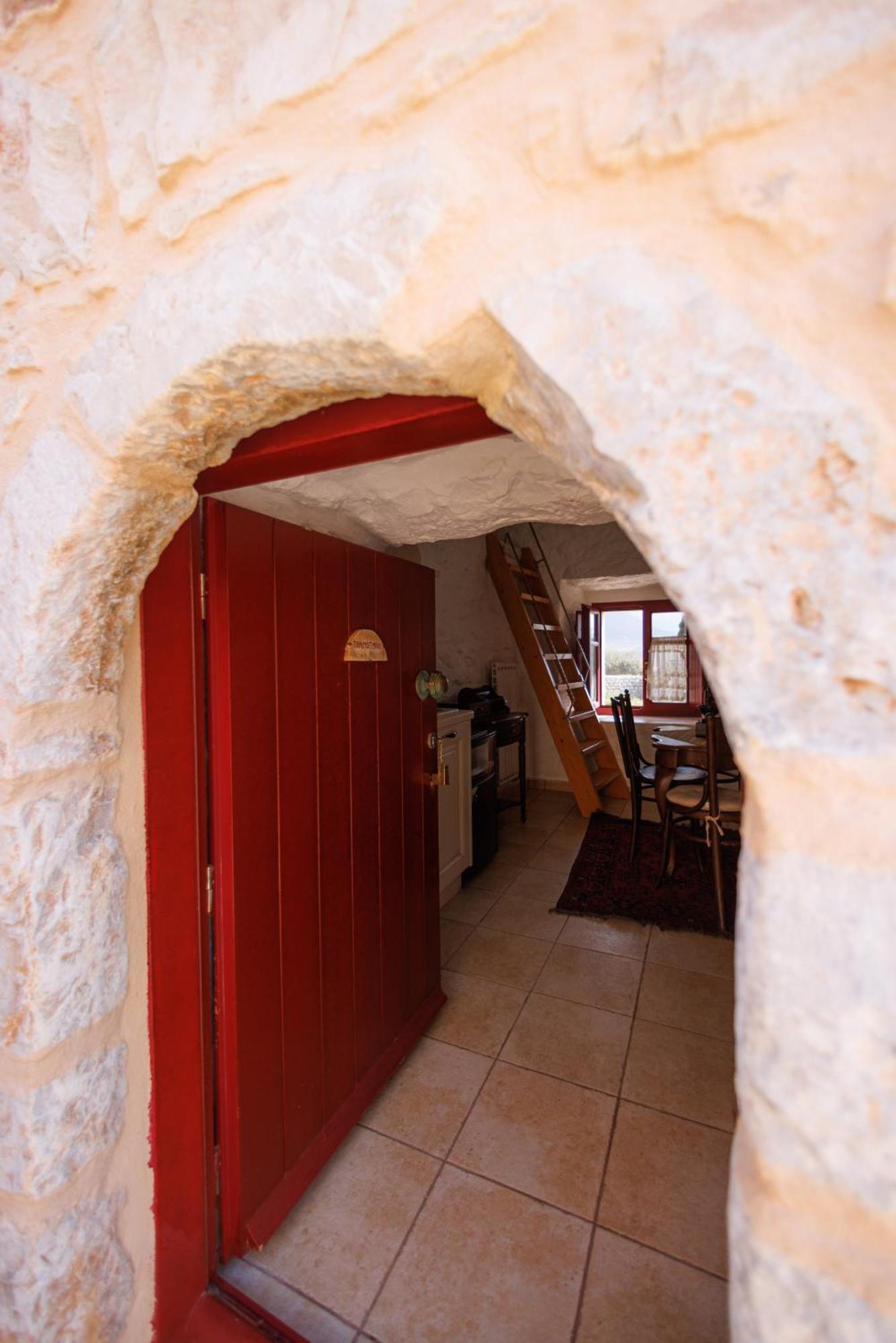 Lithos Traditional Tower *