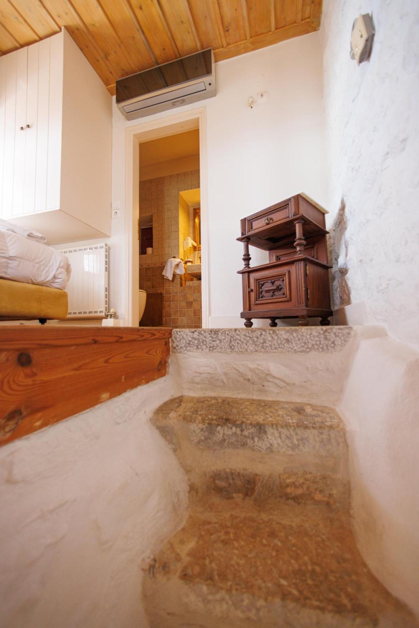 Lithos Traditional Tower