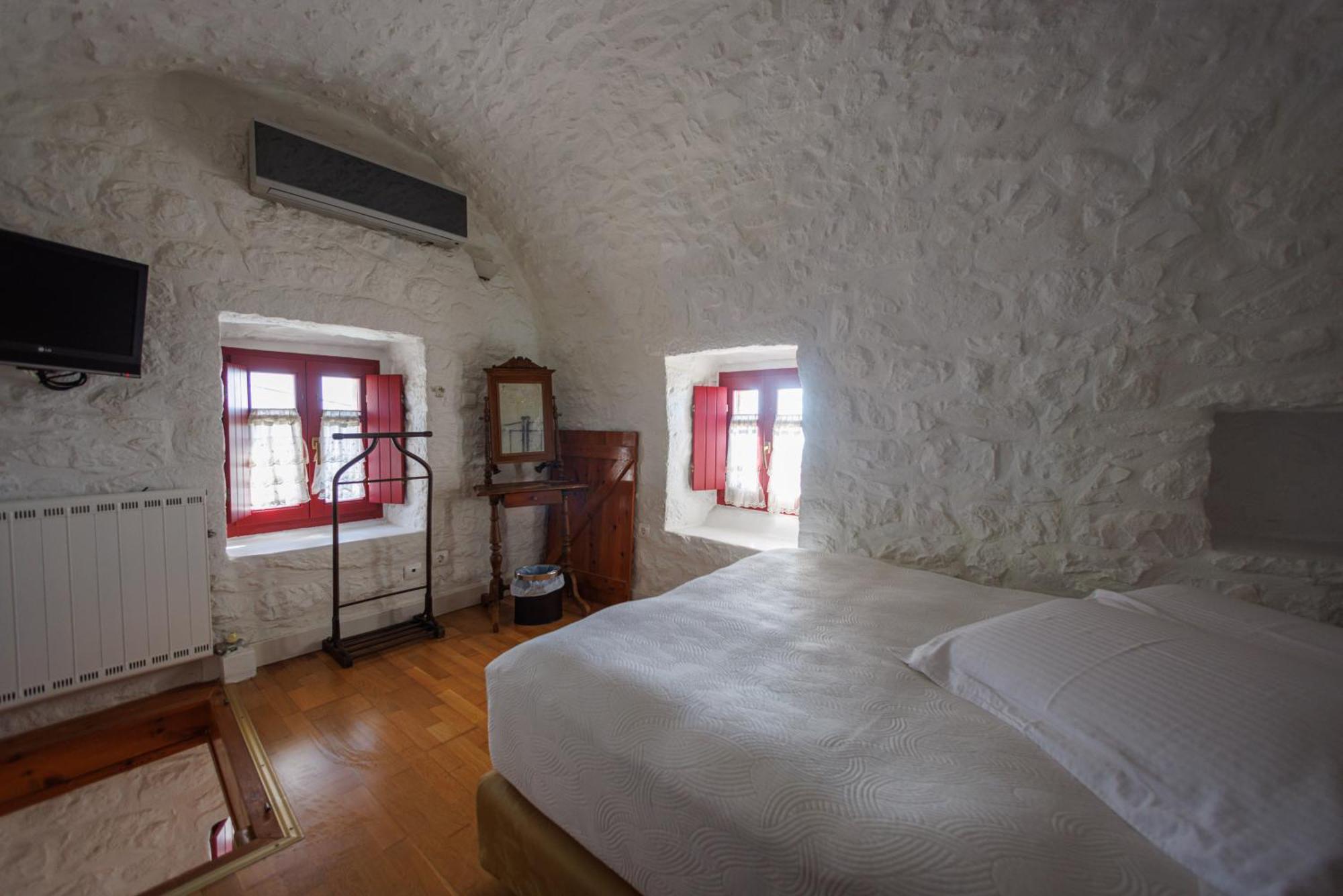 Lithos Traditional Tower