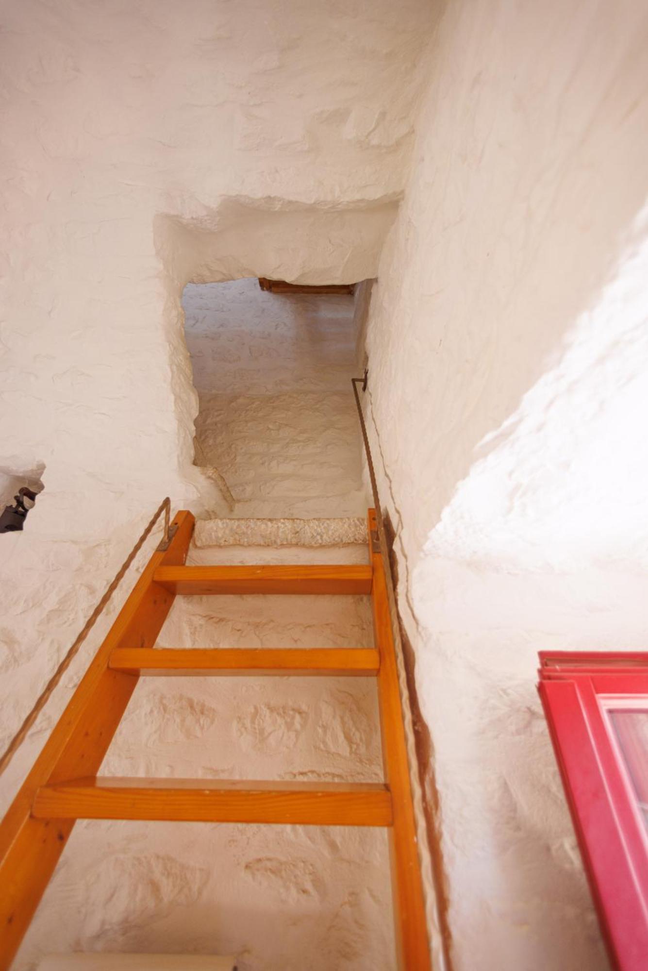 Lithos Traditional Tower