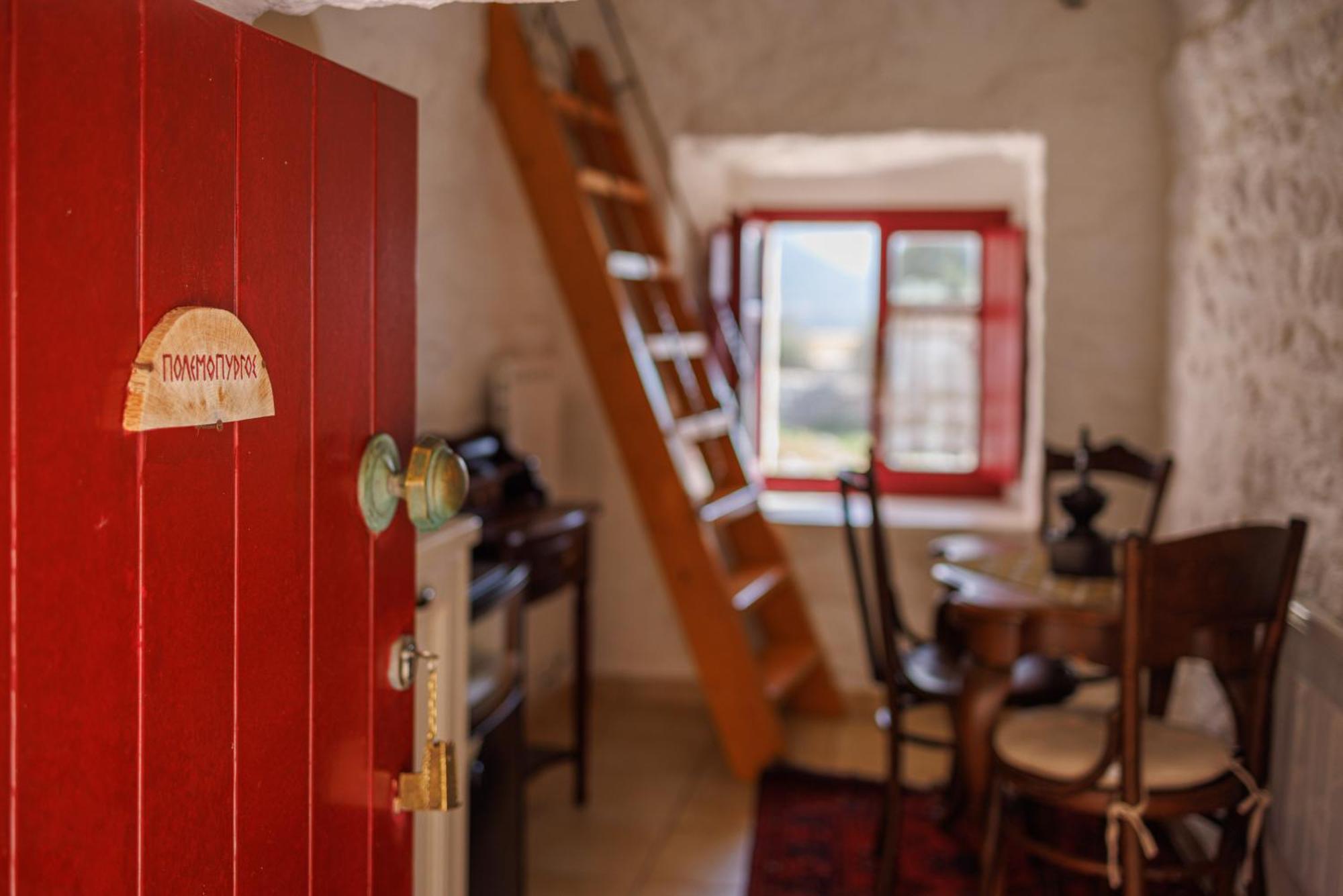 Lithos Traditional Tower Apartment *