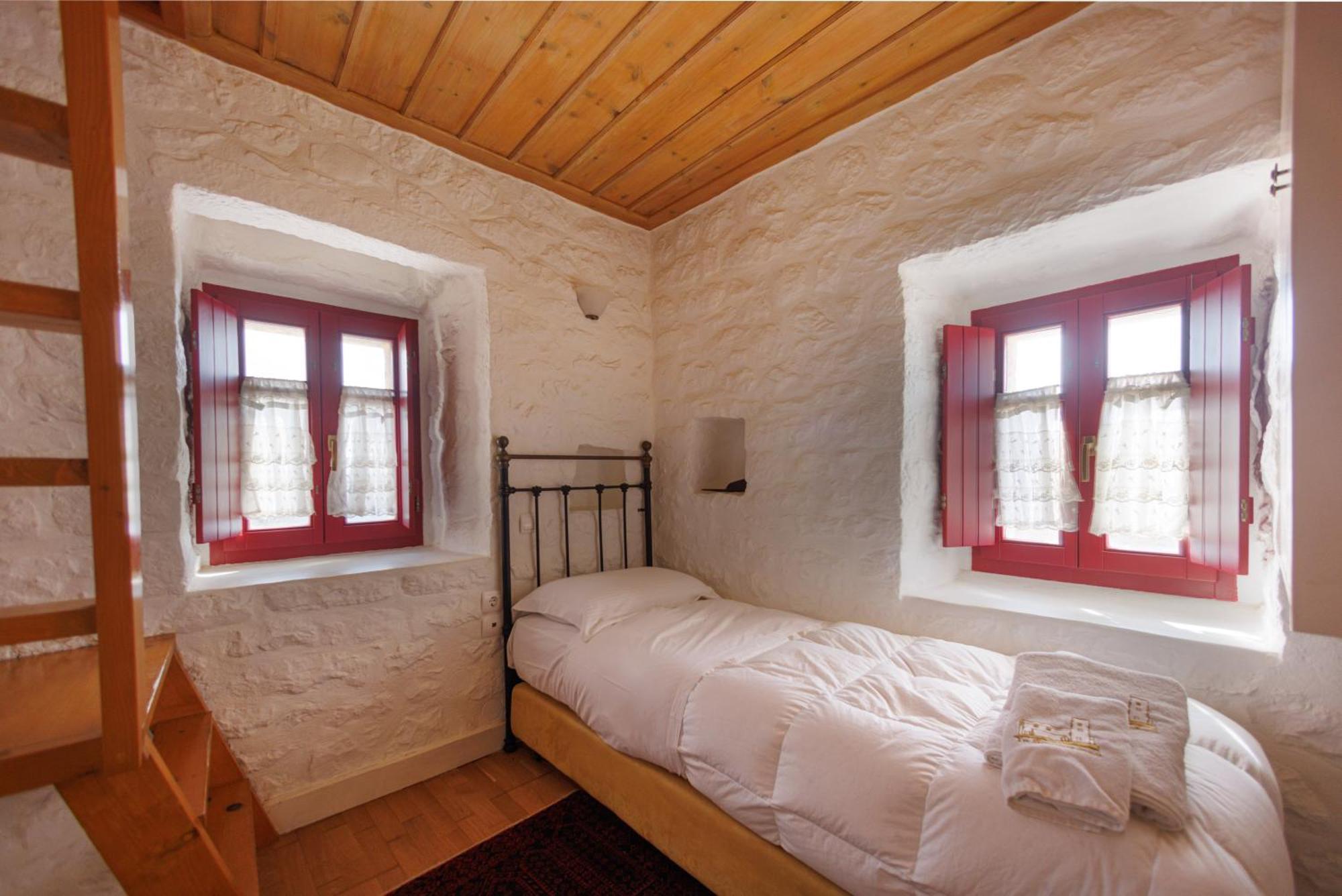Lithos Traditional Tower Apartament